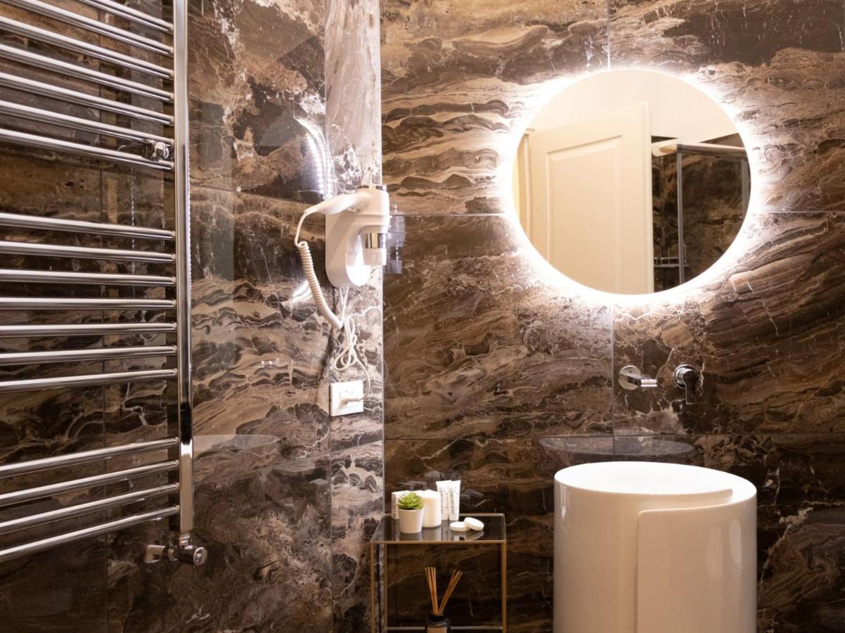 The Best Rent - Elegant Five-Bedrooms Apartment Near Colosseo Roma Exterior foto