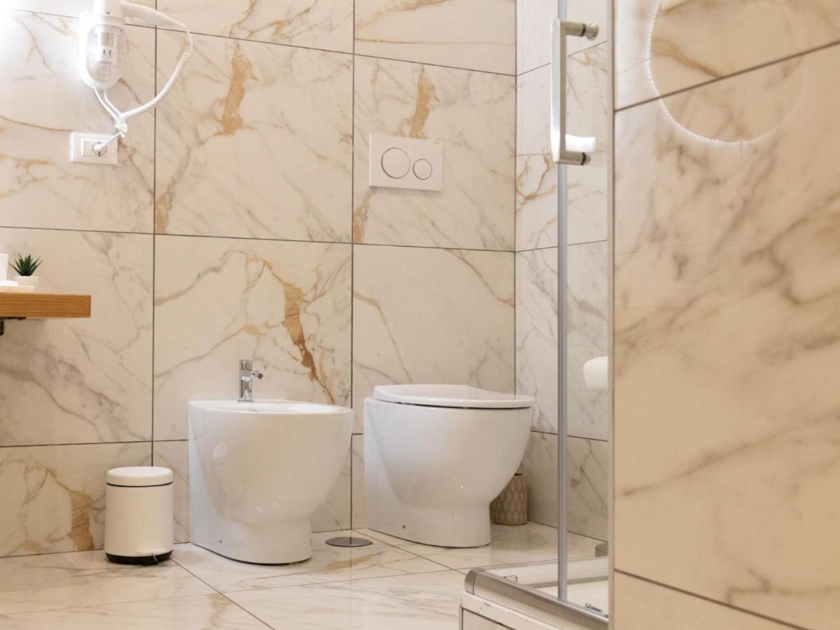 The Best Rent - Elegant Five-Bedrooms Apartment Near Colosseo Roma Exterior foto