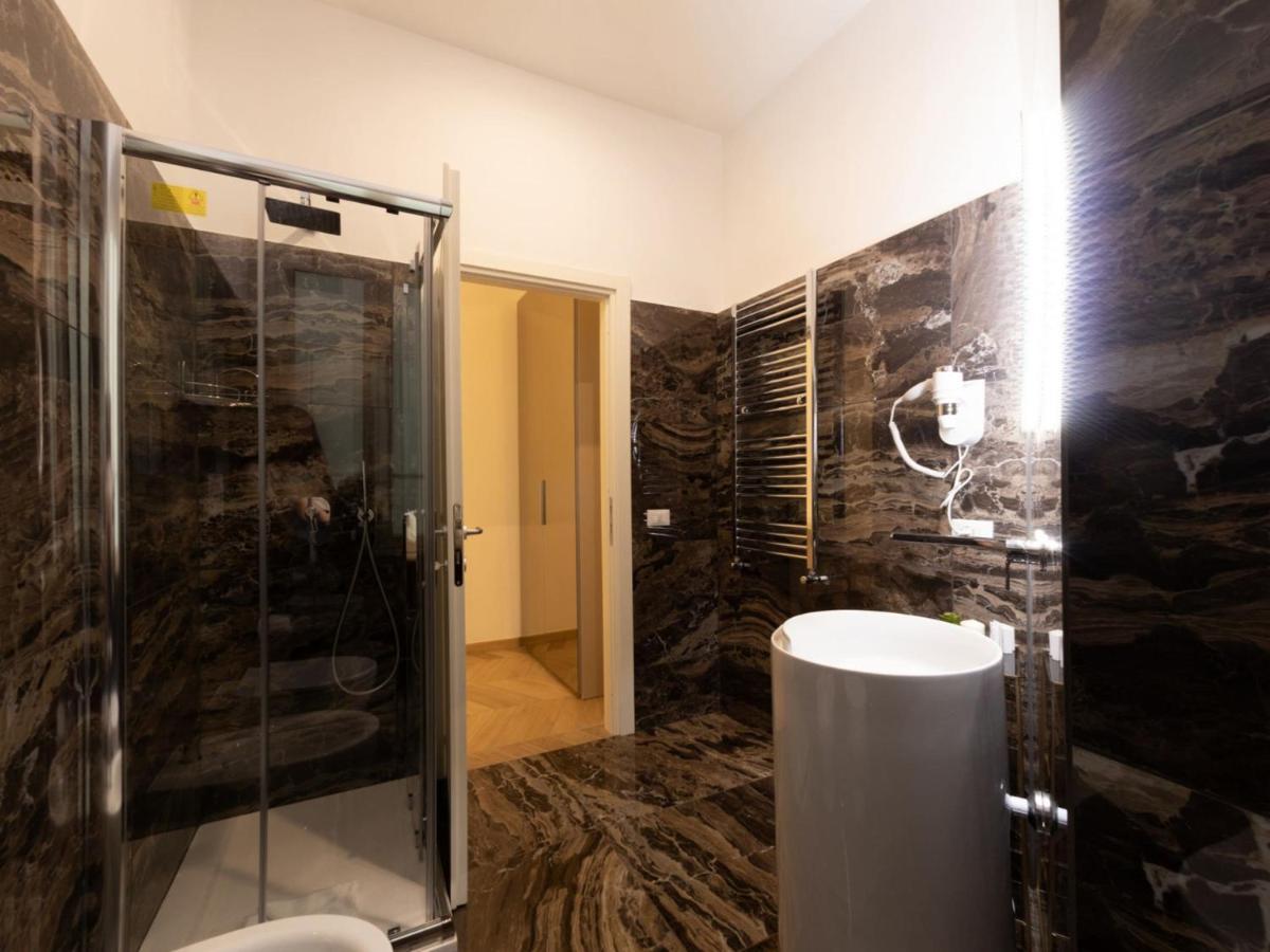 The Best Rent - Elegant Five-Bedrooms Apartment Near Colosseo Roma Exterior foto