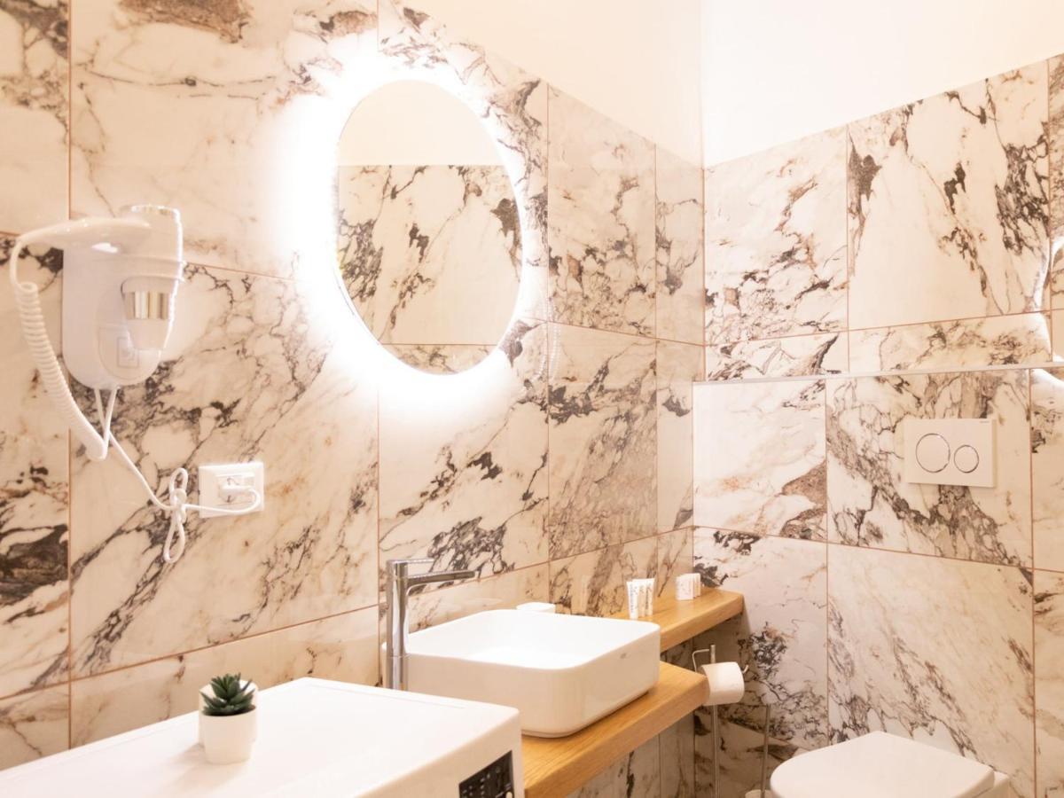 The Best Rent - Elegant Five-Bedrooms Apartment Near Colosseo Roma Exterior foto