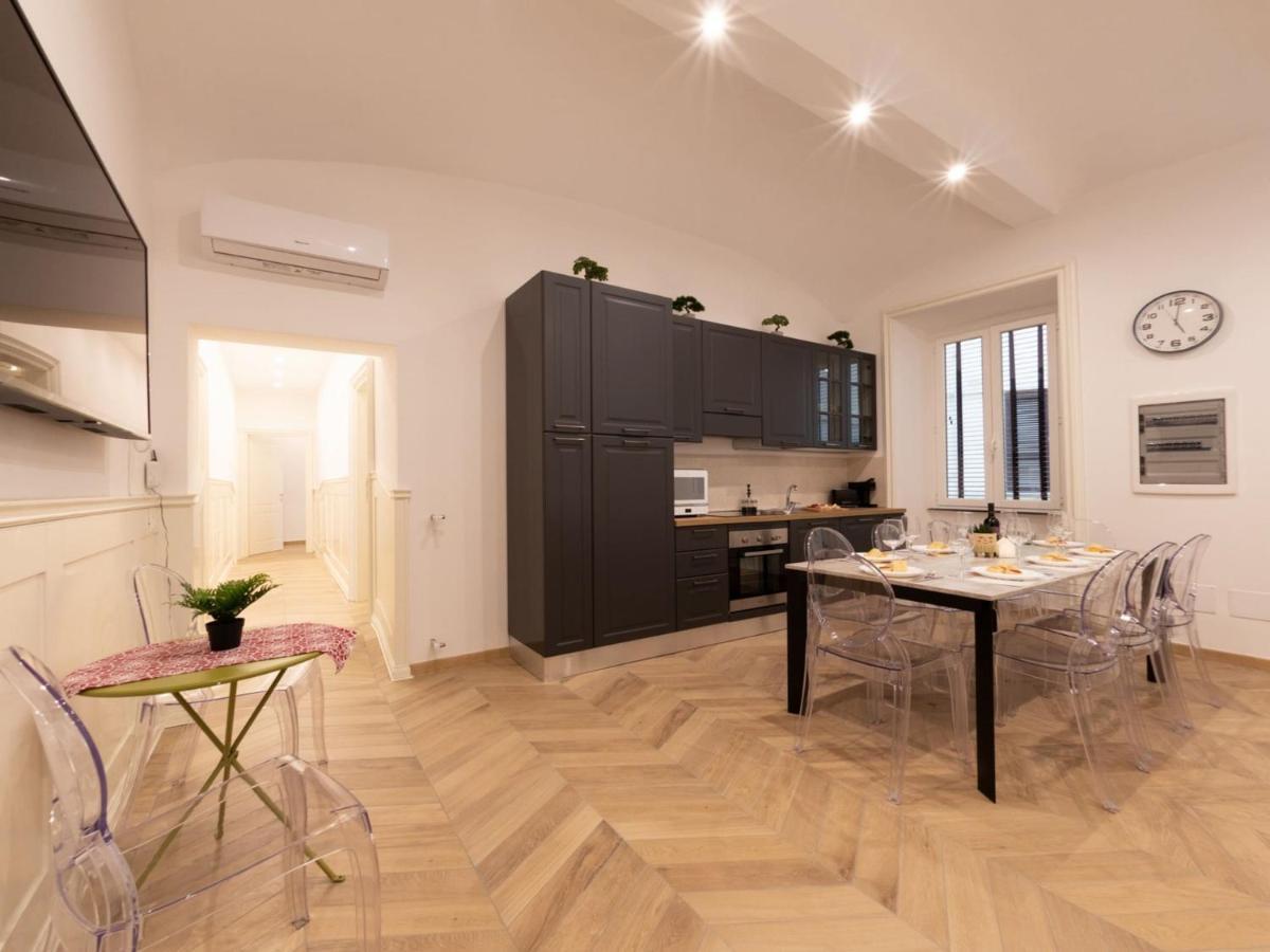 The Best Rent - Elegant Five-Bedrooms Apartment Near Colosseo Roma Exterior foto