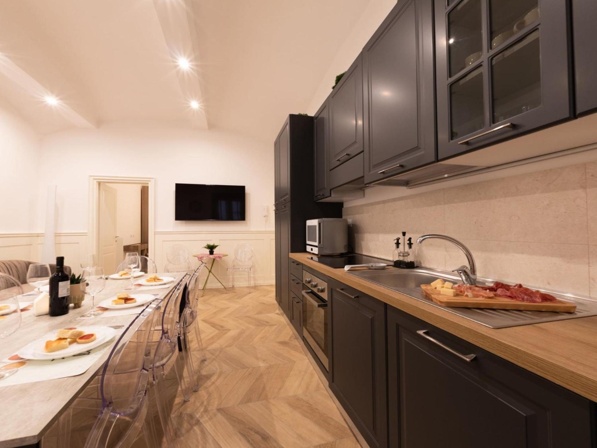 The Best Rent - Elegant Five-Bedrooms Apartment Near Colosseo Roma Exterior foto