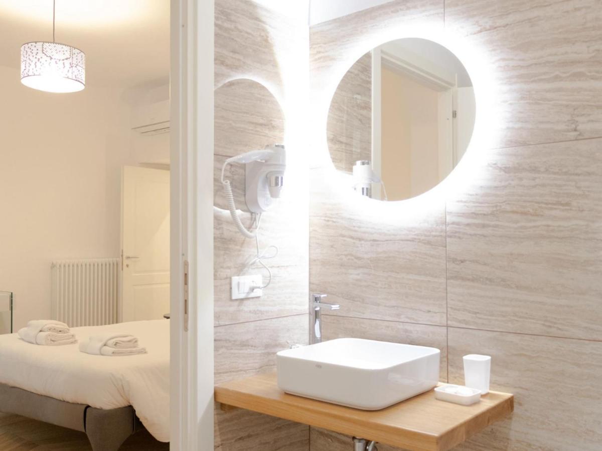 The Best Rent - Elegant Five-Bedrooms Apartment Near Colosseo Roma Exterior foto