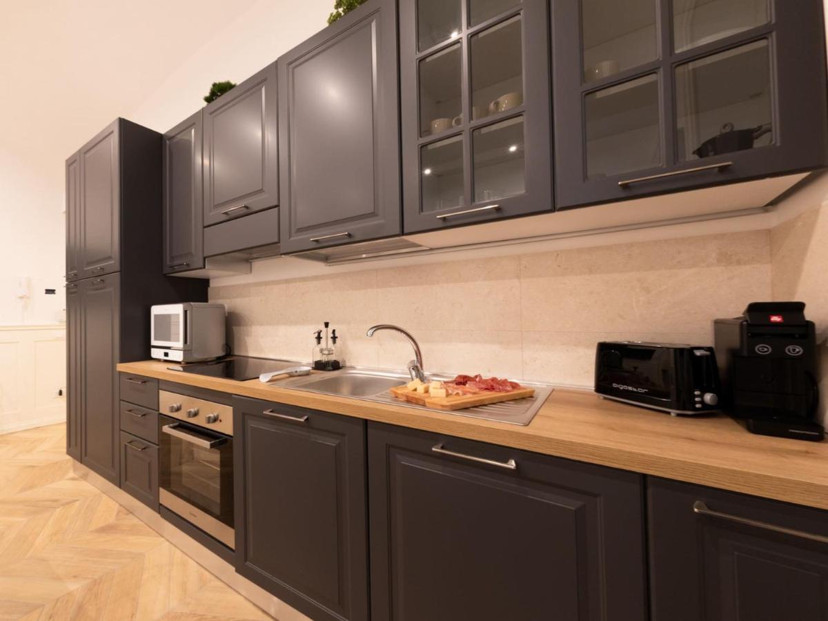 The Best Rent - Elegant Five-Bedrooms Apartment Near Colosseo Roma Exterior foto